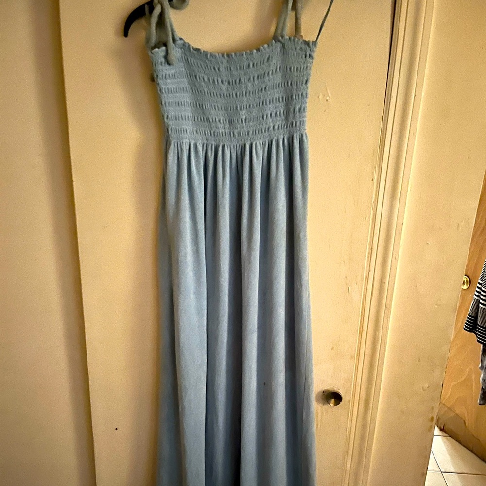 New-Never worn Juicy Couture shirred tie strap maxi dress, ruffles  Blue Size-M